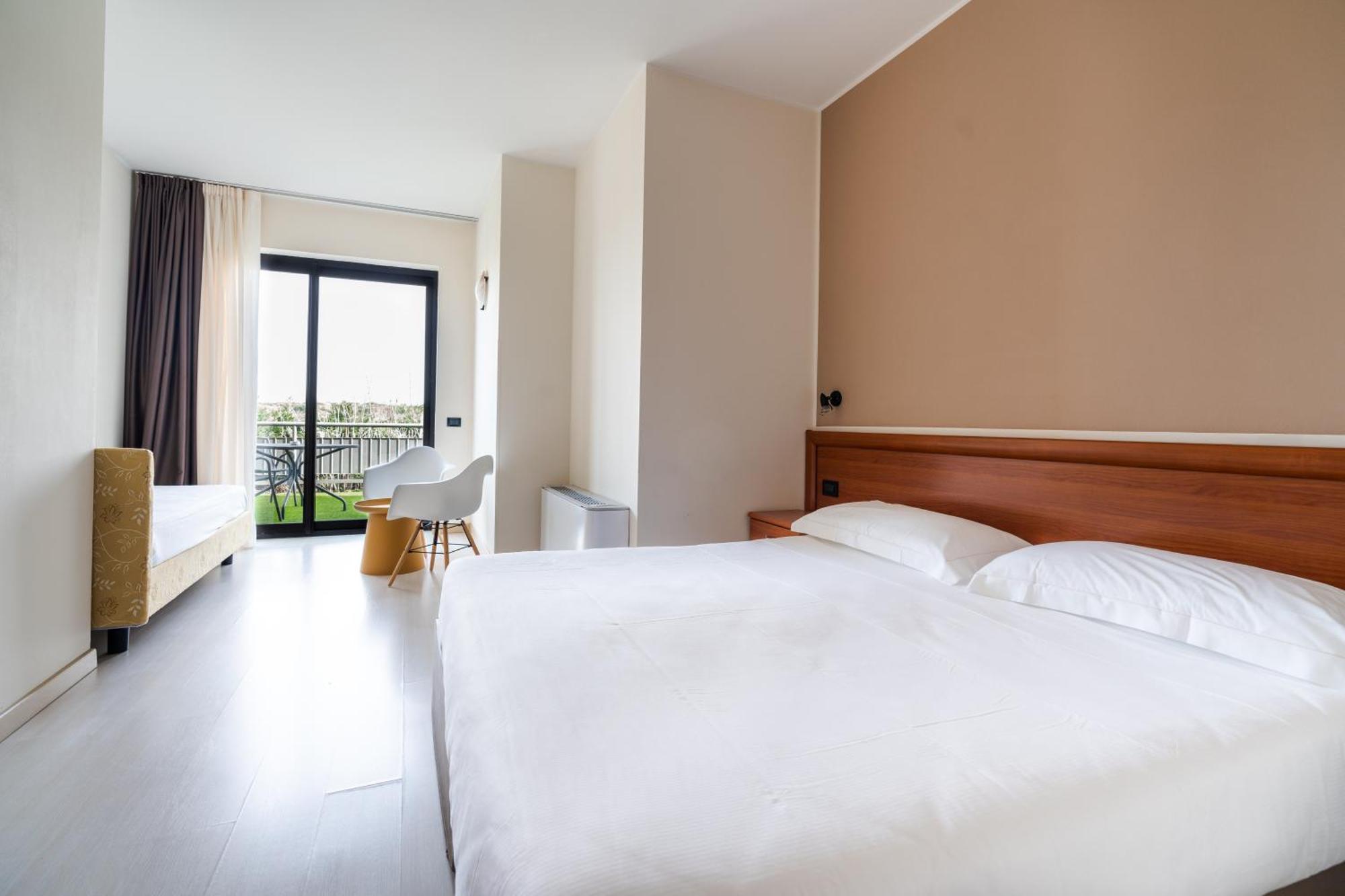 Hotel Ristorante Al Fiore Peschiera del Garda Exteriör bild